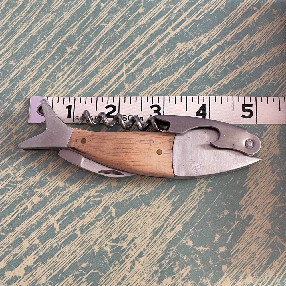 Kikkerland Lightwood Fish Corkscrew